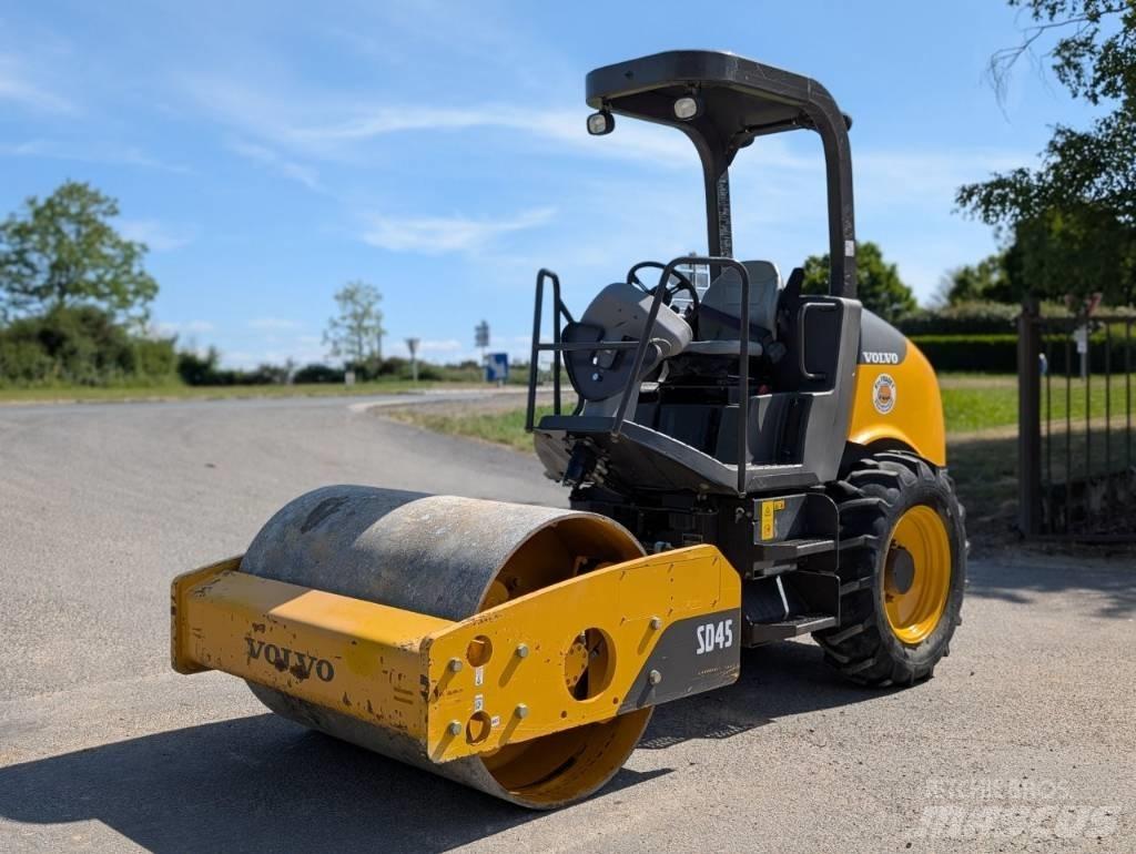 Volvo SD 45 Еднобарабанни ролки
