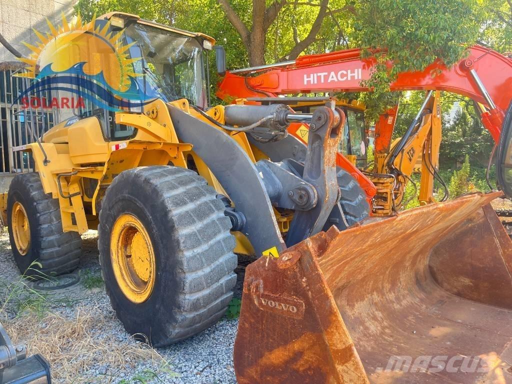 Volvo L 120 F Колесни товарачи