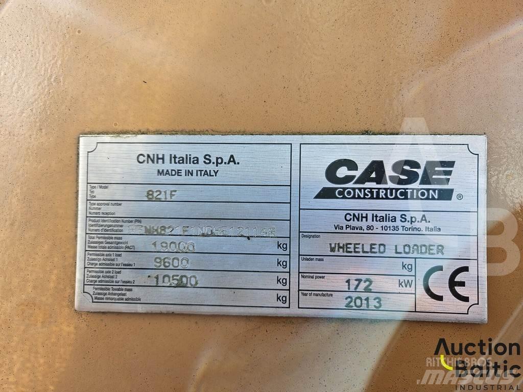 CASE 821 F Колесни товарачи