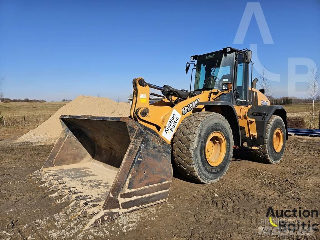 CASE 821 F Колесни товарачи