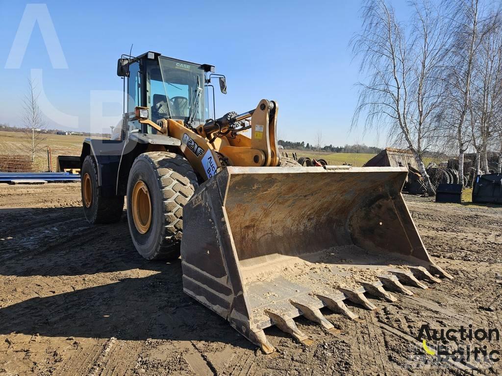 CASE 821 F Колесни товарачи