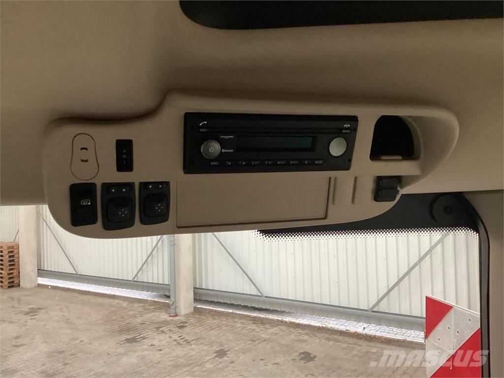 John Deere 6215R Трактори