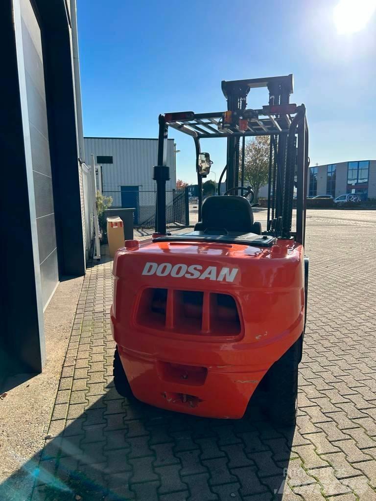 Doosan D50C-5 Дизелови камиони