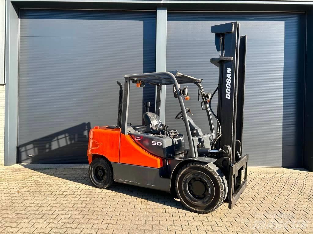 Doosan D50C-5 Дизелови камиони