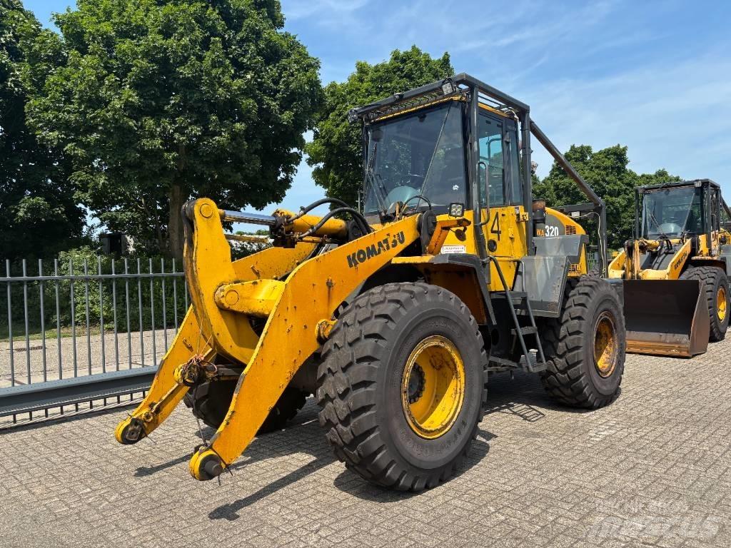 Komatsu WA 320-5 Колесни товарачи