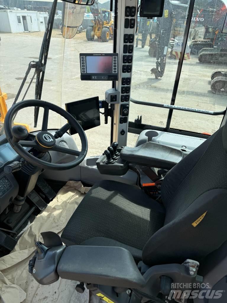 Volvo L 220 H Колесни товарачи