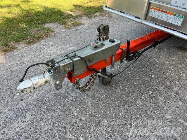 JLG T 350 Моторизирани платформи с ремарке