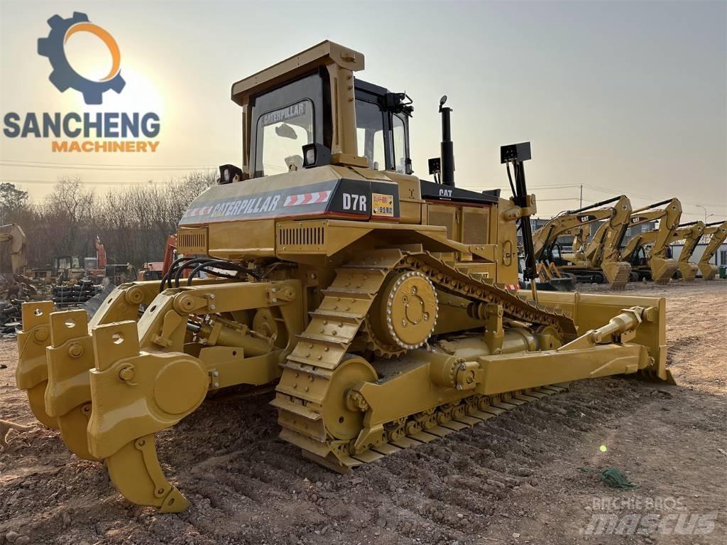 CAT D 7 R Верижни булдозери
