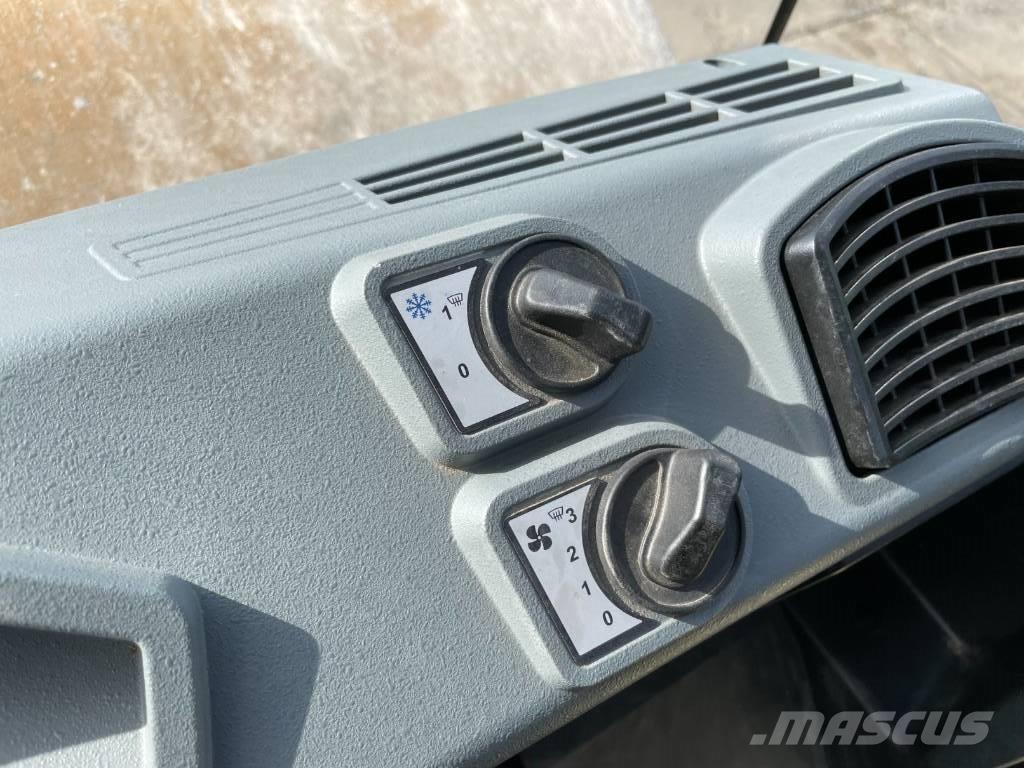 Bomag BW 213 D-5 Еднобарабанни ролки
