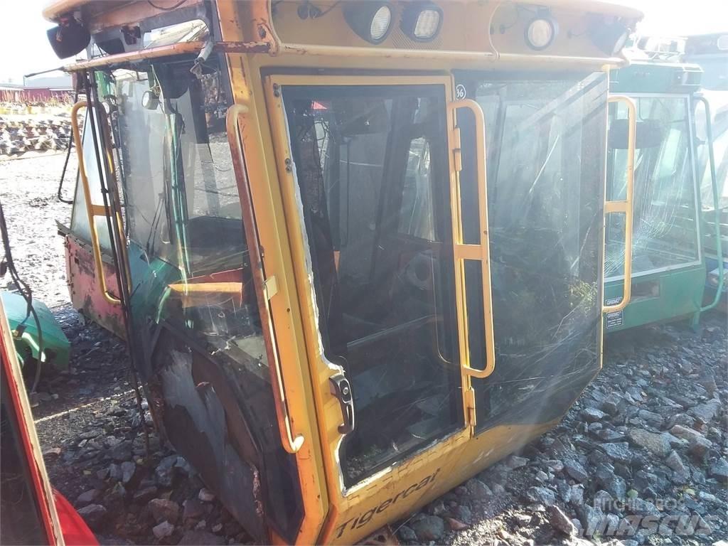 Tigercat 1075 Кабина