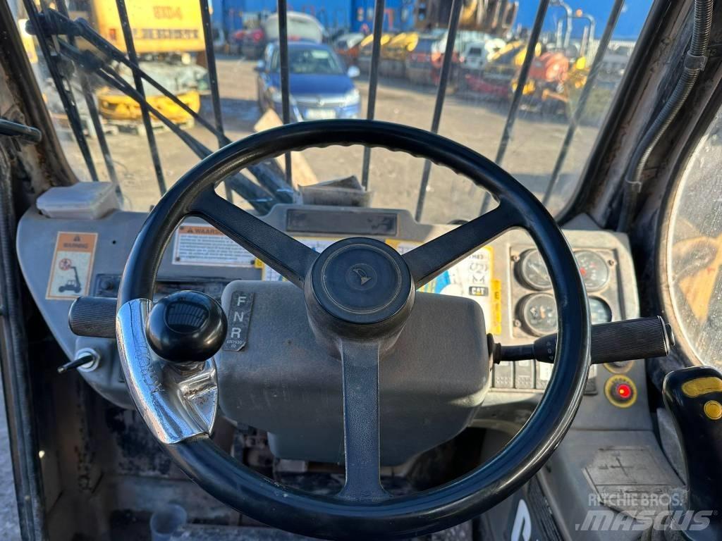 CAT TH 83 Телескопични товарачи за селското стопанство