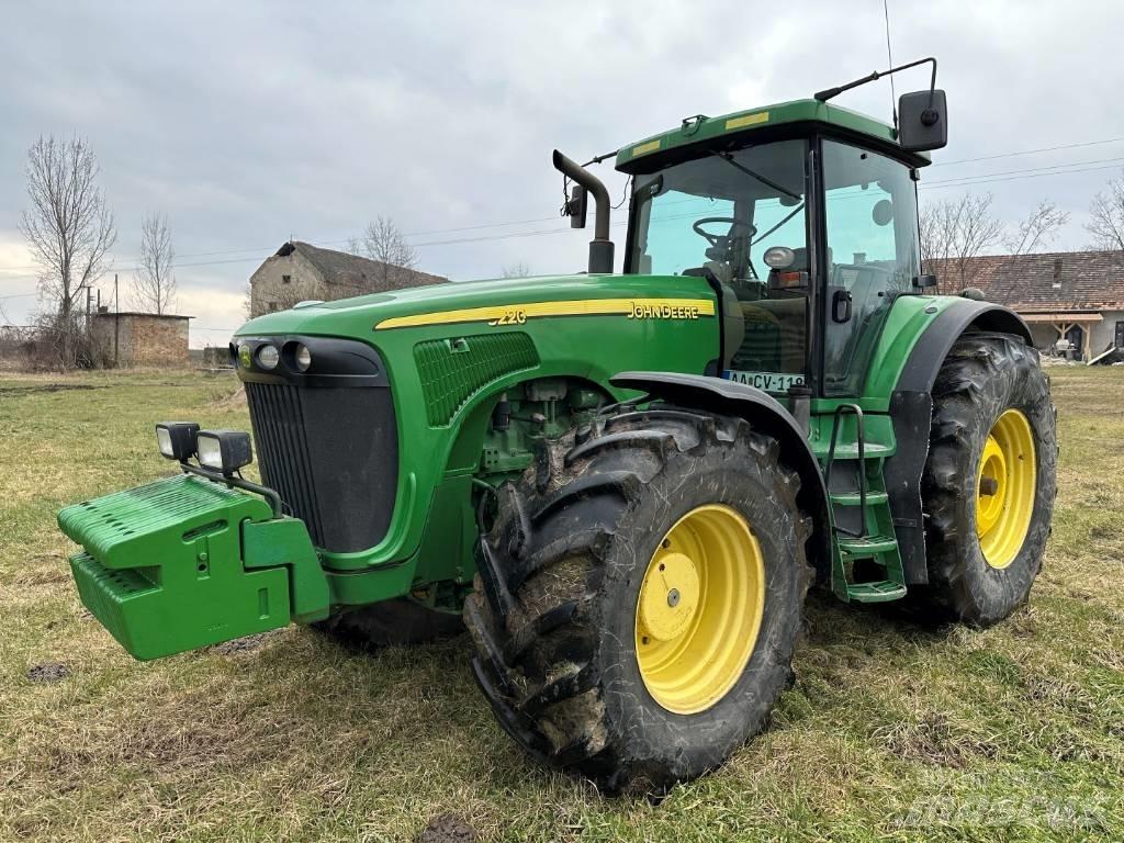 John Deere 8220 Трактори