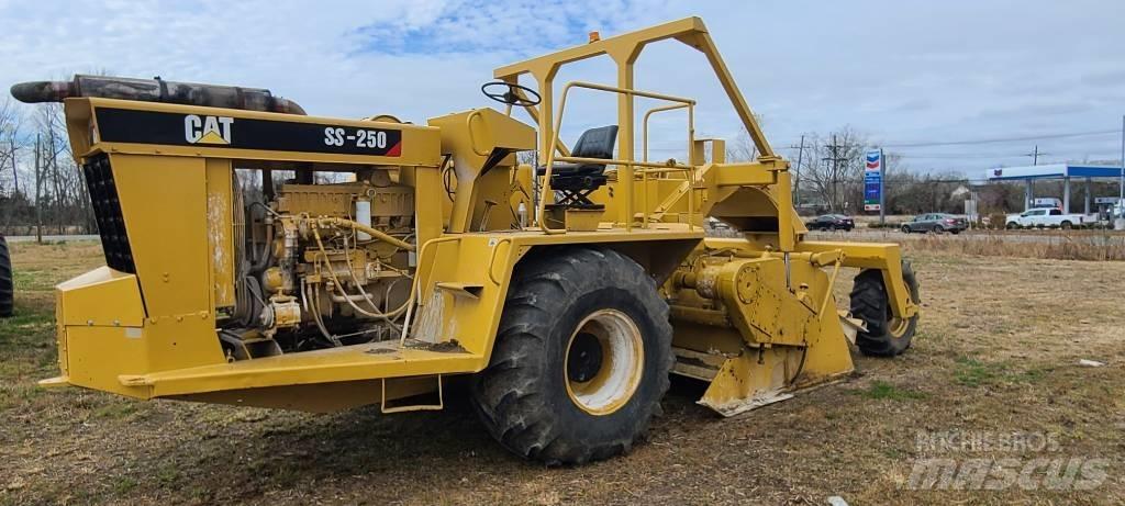 CAT SS 250 B Уплътнители за почва
