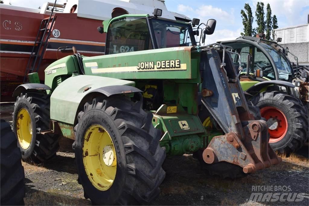 John Deere 3200 Телескопични повдигачи
