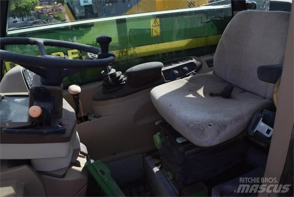 John Deere 3200 Телескопични повдигачи
