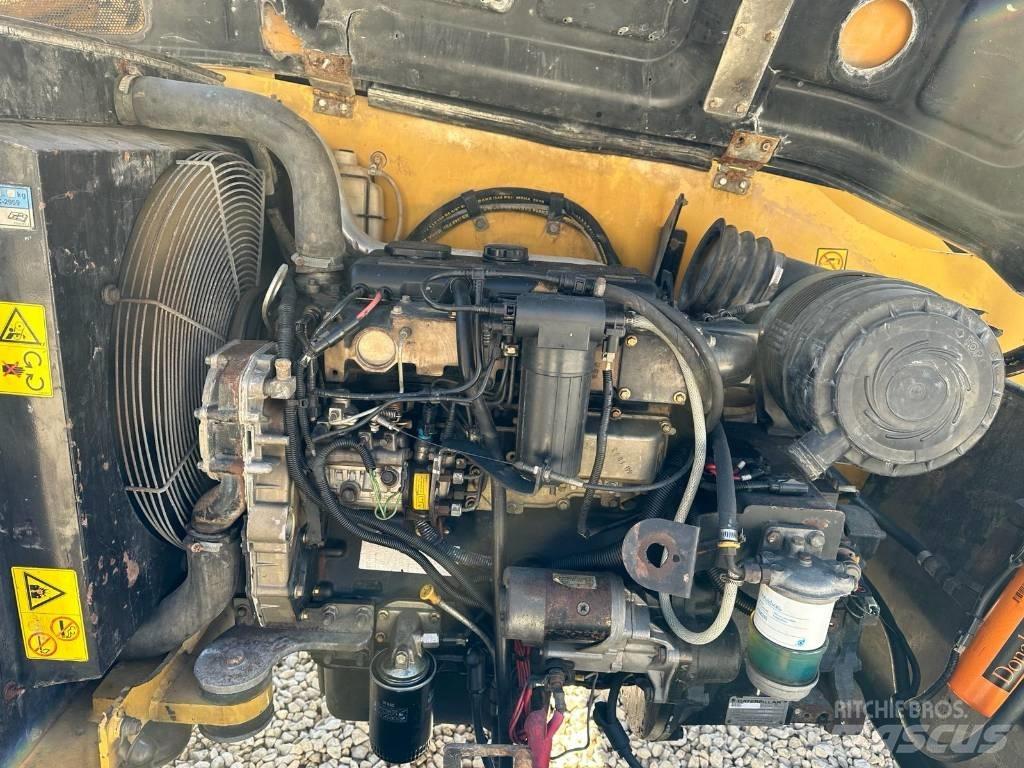 CAT TH 414 Телескопични товарачи