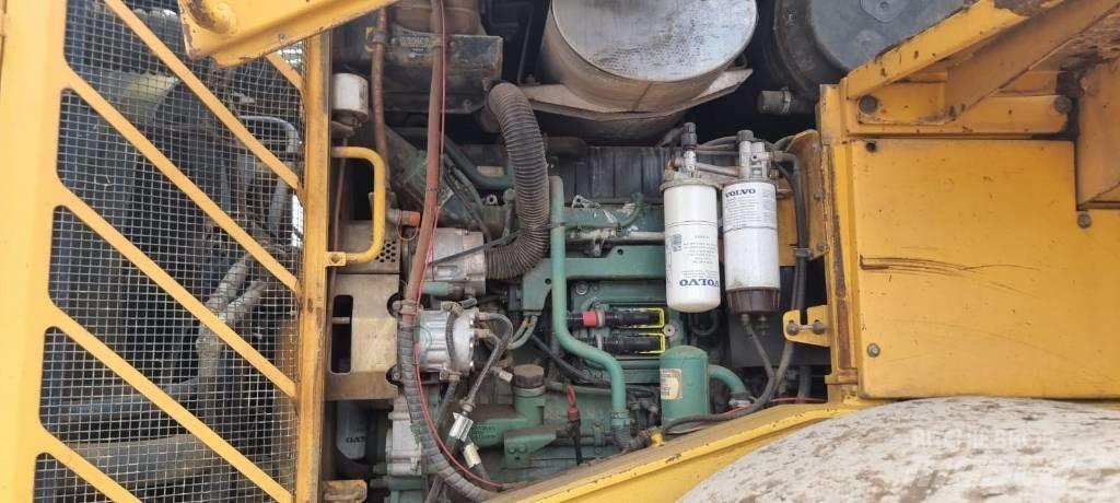 Volvo L 220 E Колесни товарачи
