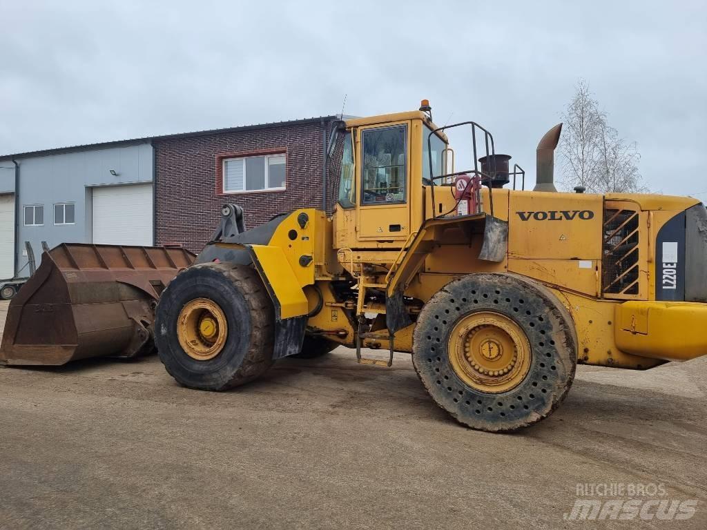 Volvo L 220 E Колесни товарачи