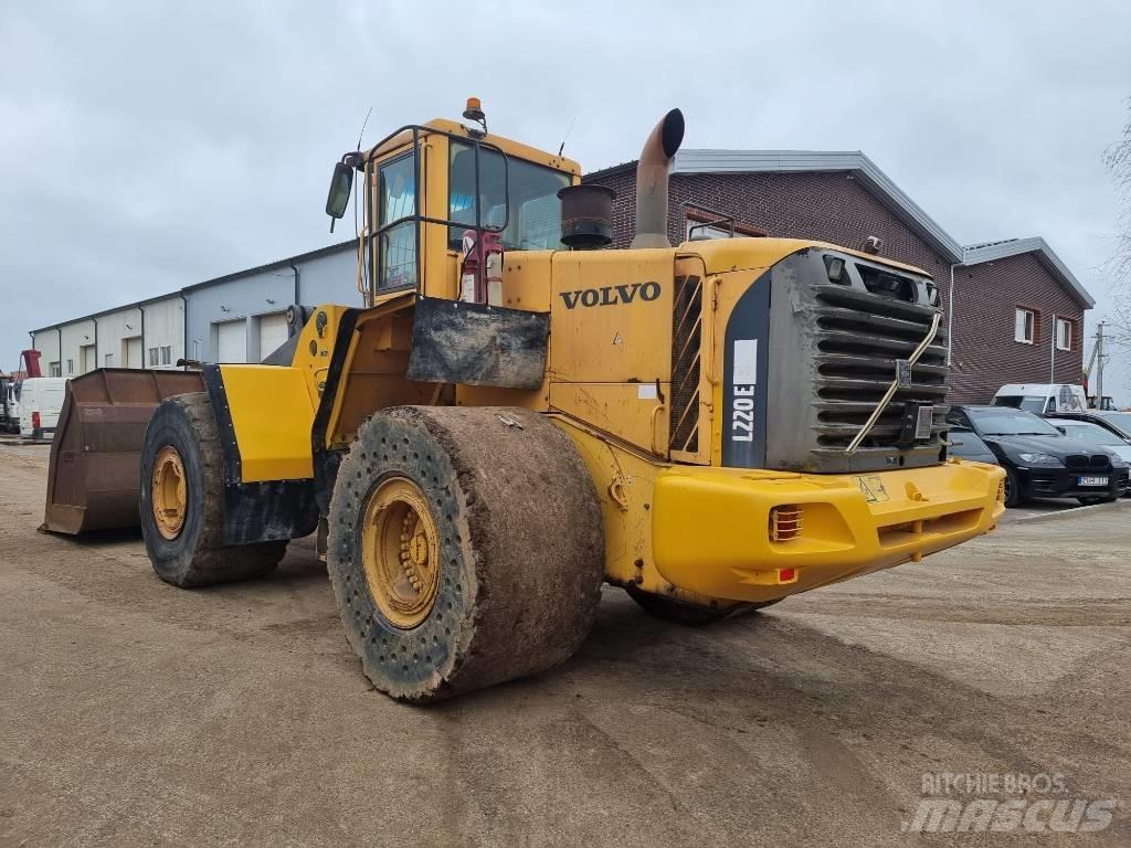 Volvo L 220 E Колесни товарачи