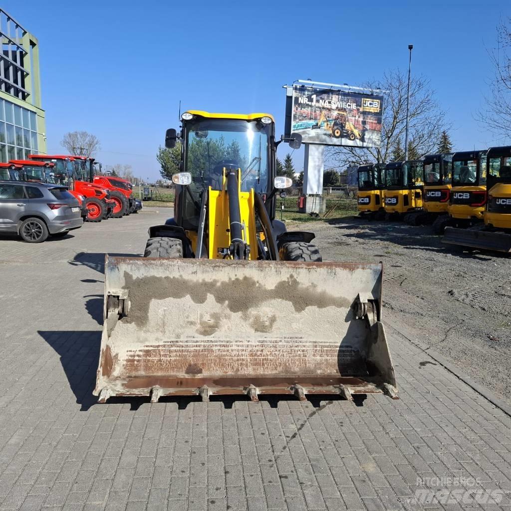 JCB 409 Колесни товарачи