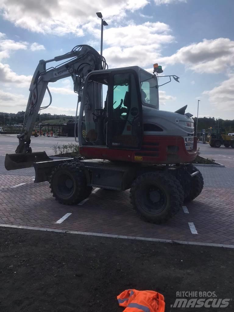 Takeuchi TB295W Колесни екскаватори