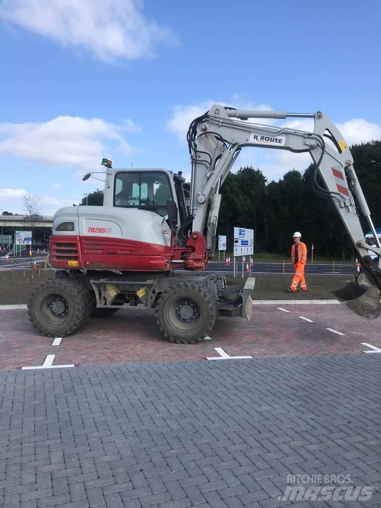 Takeuchi TB295W Колесни екскаватори
