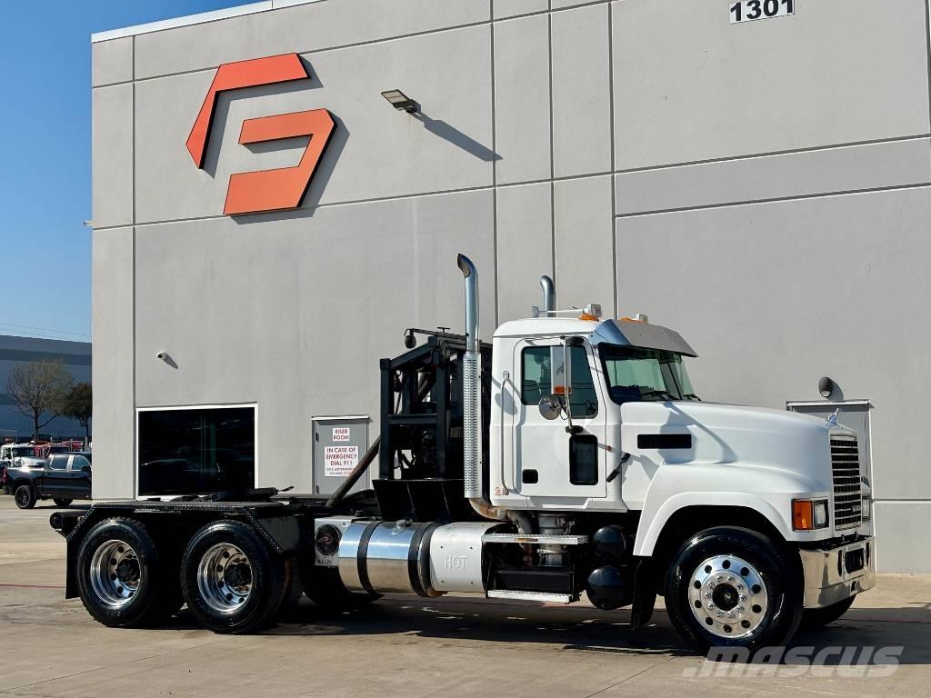 Mack CHU 613 Автомобили за пътна помощ