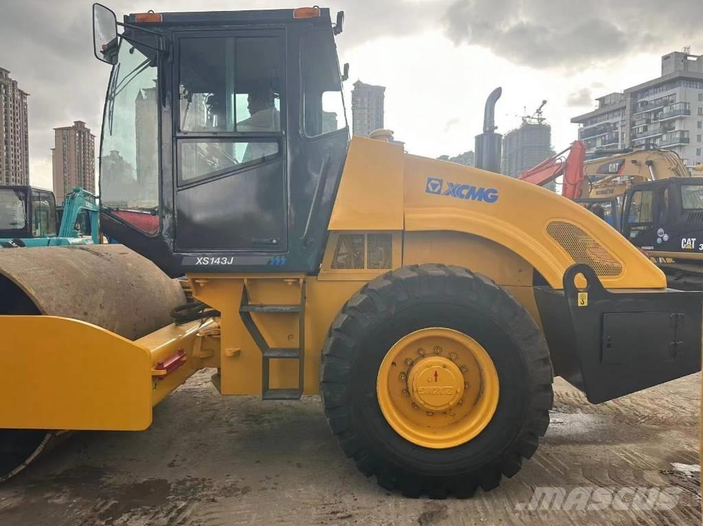 XCMG XS 143 J Еднобарабанни ролки
