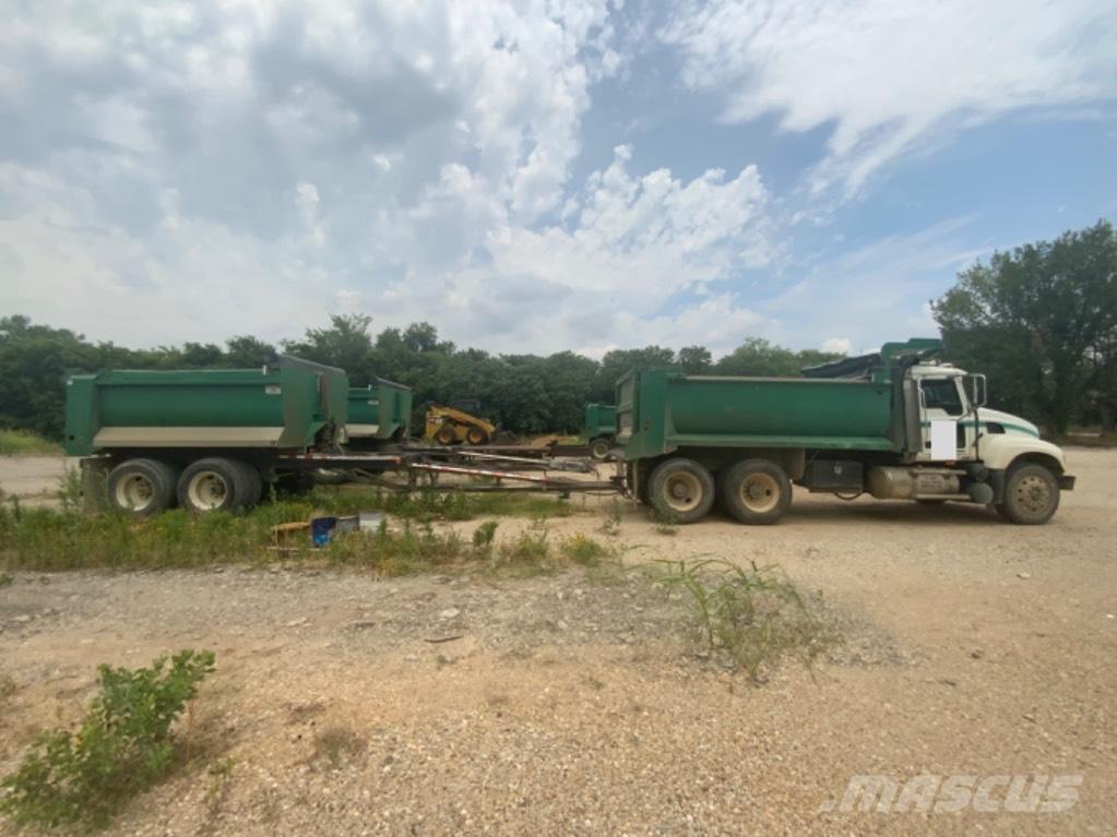 Mack Granite CV 713 Самосвал
