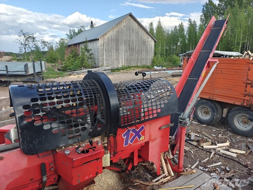 Hakki Pilke 1X42 Машини за цепене и рязане на дърва