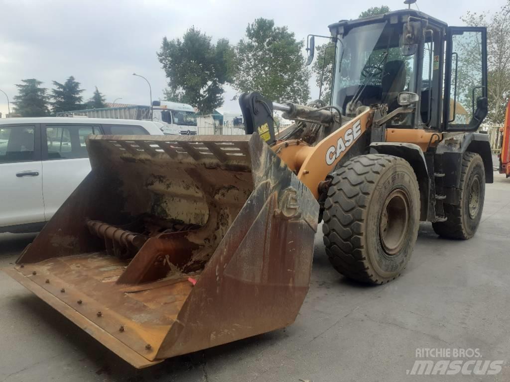 CASE 621 g Колесни товарачи