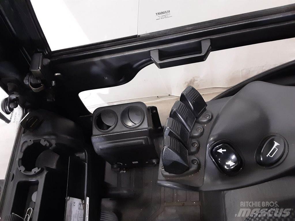 Yale GLP30VX Камиони с АГУ