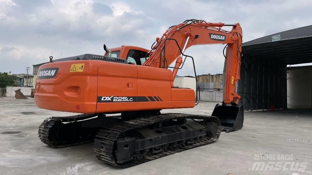 Doosan DX 225 Верижен екскаватор