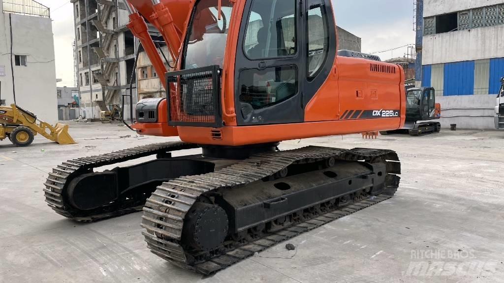 Doosan DX 225 Верижен екскаватор
