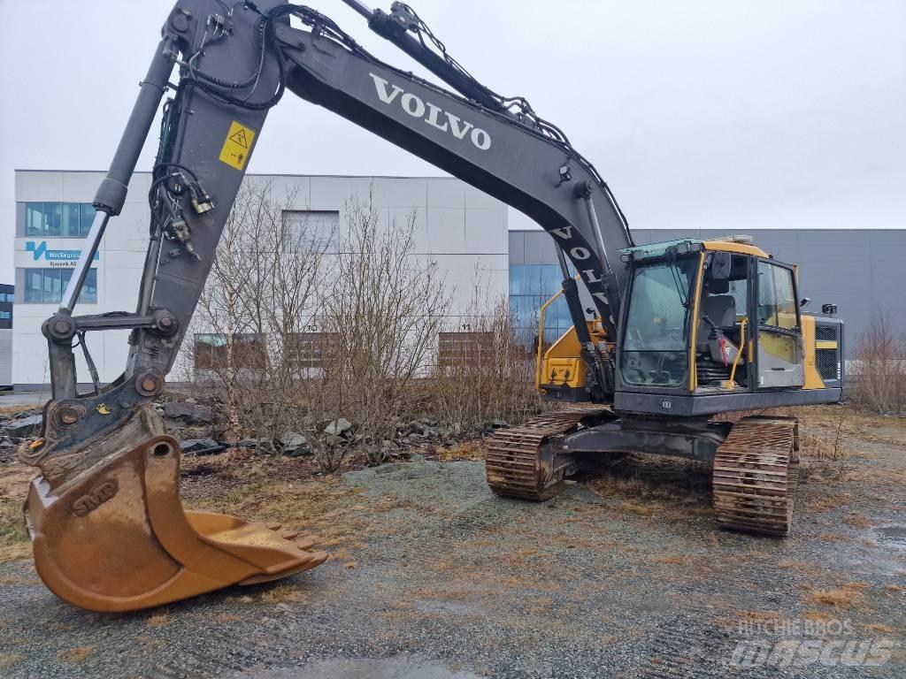 Volvo 220E Верижен екскаватор