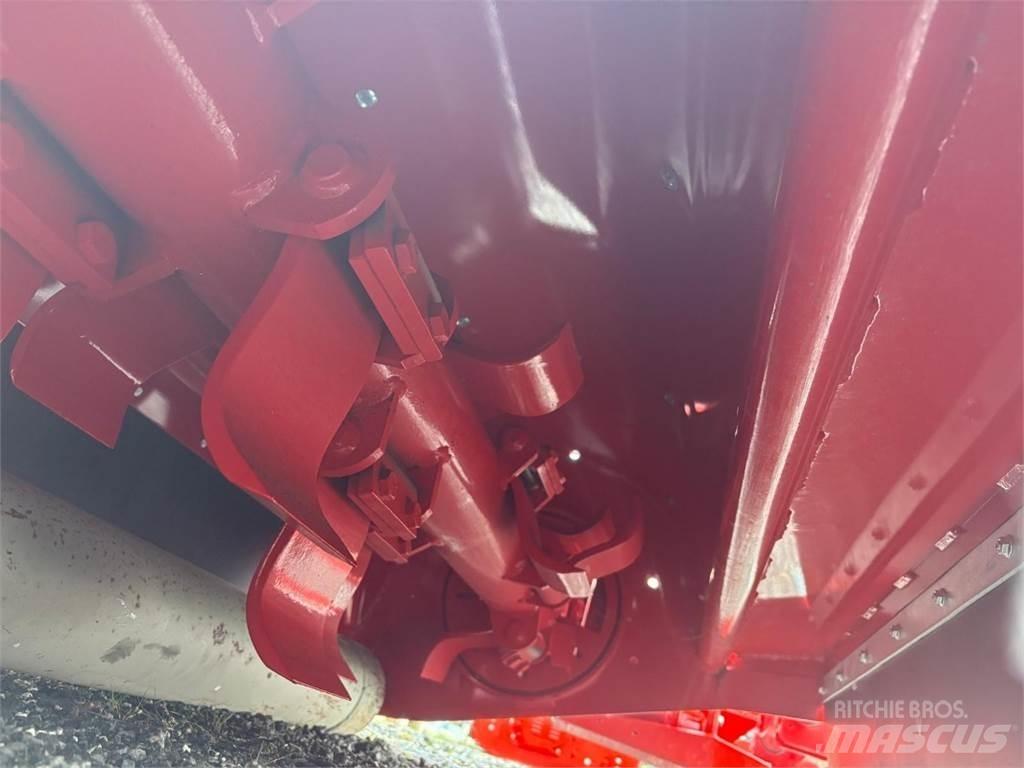 Dücker USM 15 VR4 Оборудване за аериране и отстраняване на мъртви листа от тревни площи