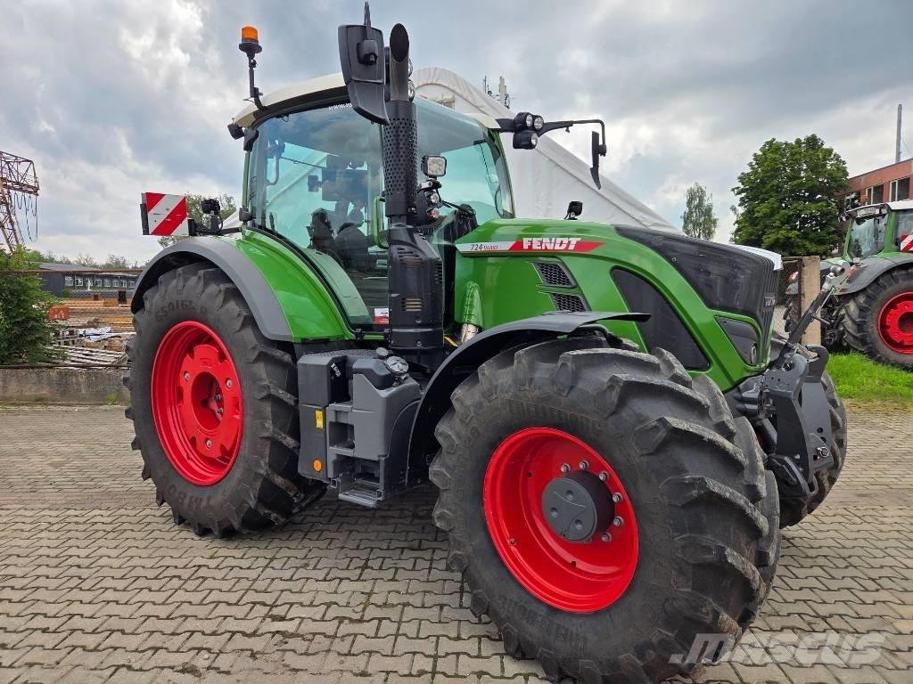 Fendt 724 Vario Трактори