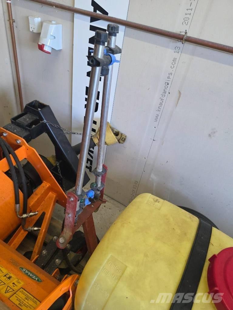 John Deere 855 Компактни трактори