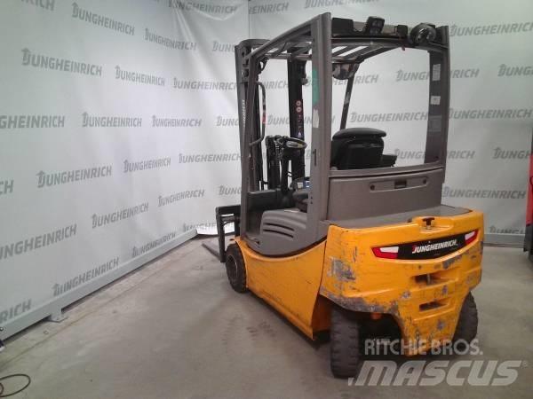 Jungheinrich EFG 320 Електрически вилични кари-повдигачи