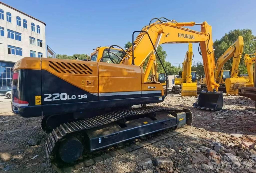 Hyundai R220LC-9S Колесни екскаватори