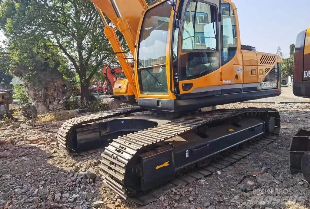 Hyundai R220LC-9S Колесни екскаватори