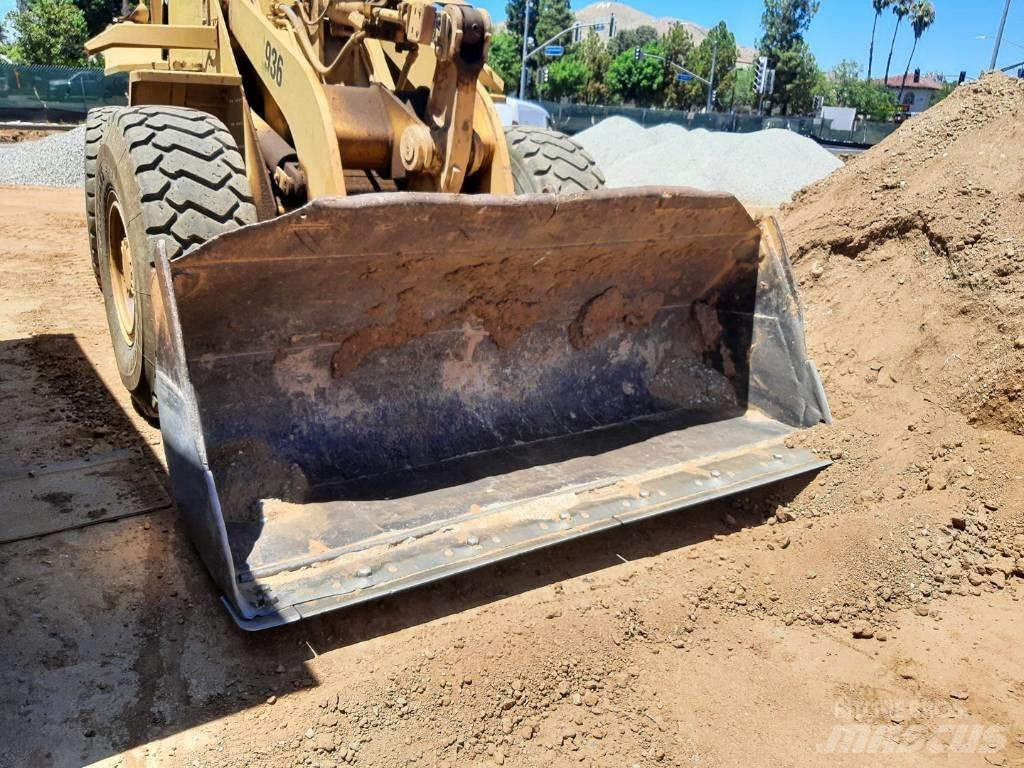 CAT 936 Колесни товарачи