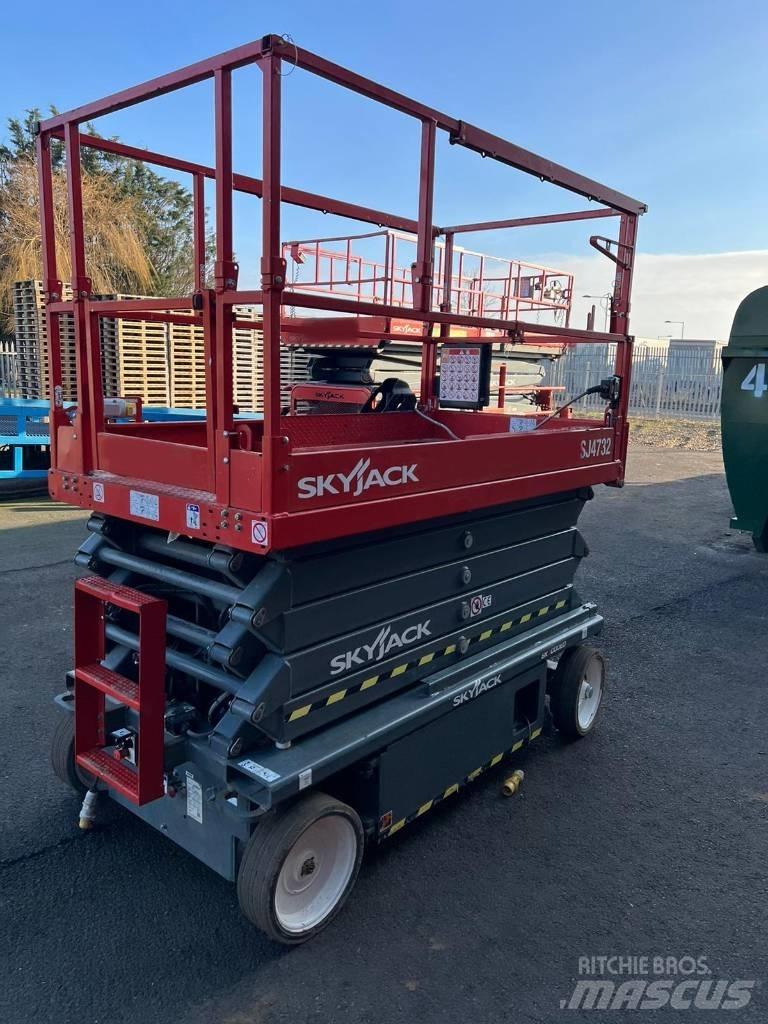 SkyJack SJ 4732 Ножични работни платформи