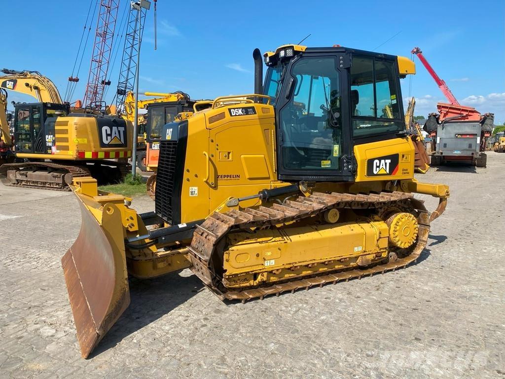 CAT D5K2 XL Верижни булдозери
