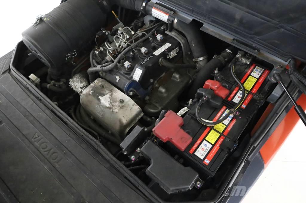Toyota 40-8 FD45 N Дизелови камиони