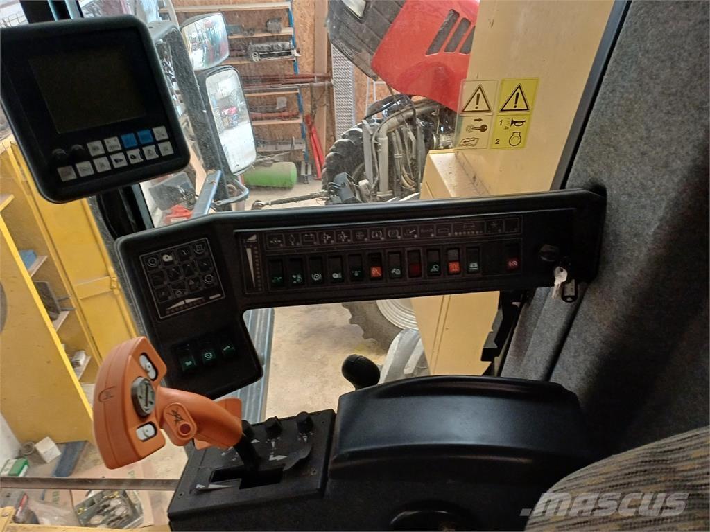 New Holland TX68 Комбайни