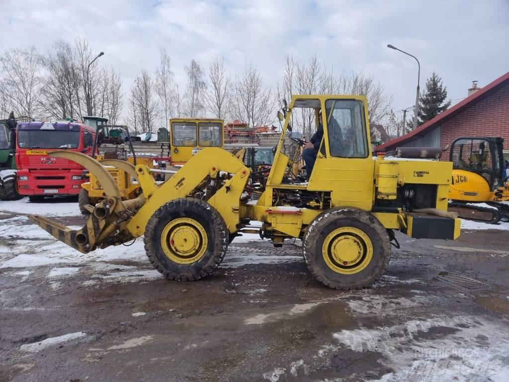  Ł 200 Ładowarka Колесни товарачи
