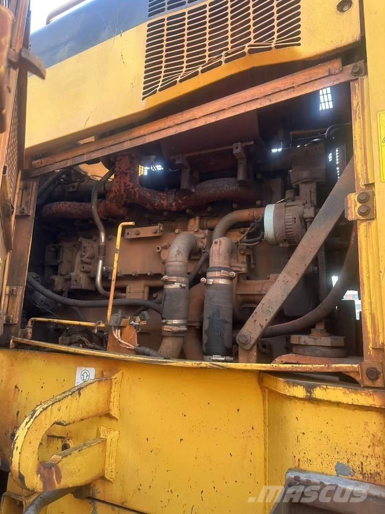 Komatsu WA 600-6 Колесни товарачи