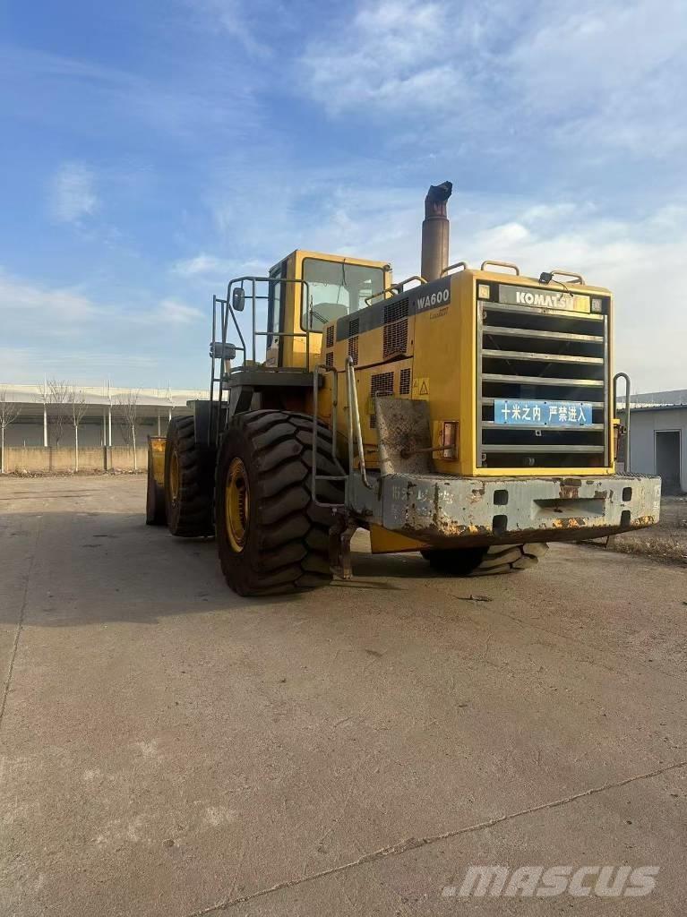 Komatsu WA 600-6 Колесни товарачи