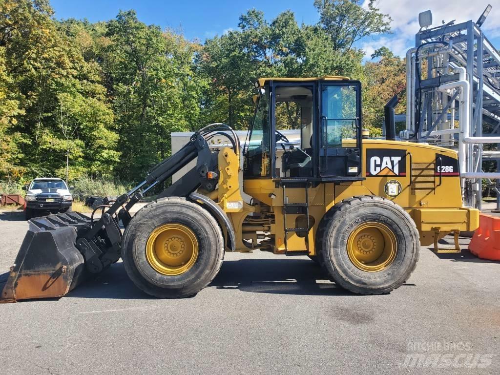 CAT ICRT28G Колесни товарачи